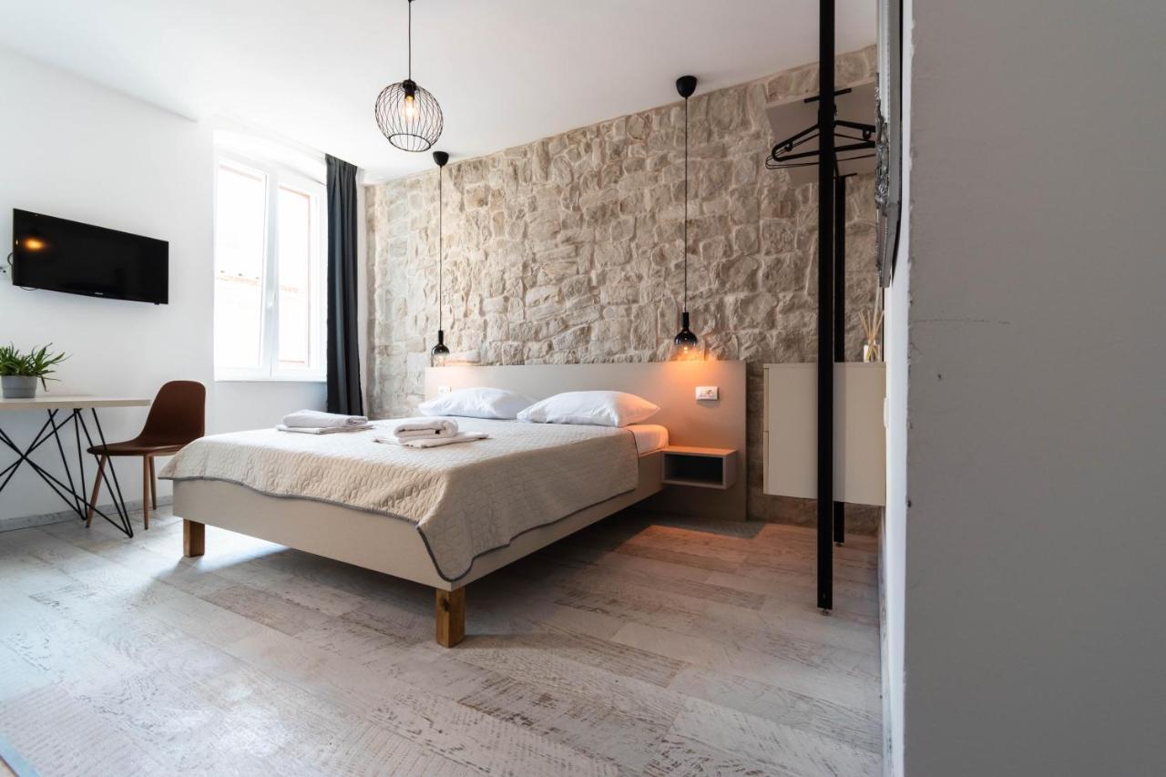 L&B City Center Studios Apartments Пула Екстериор снимка