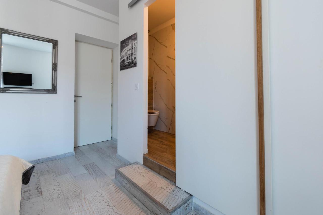 L&B City Center Studios Apartments Пула Екстериор снимка