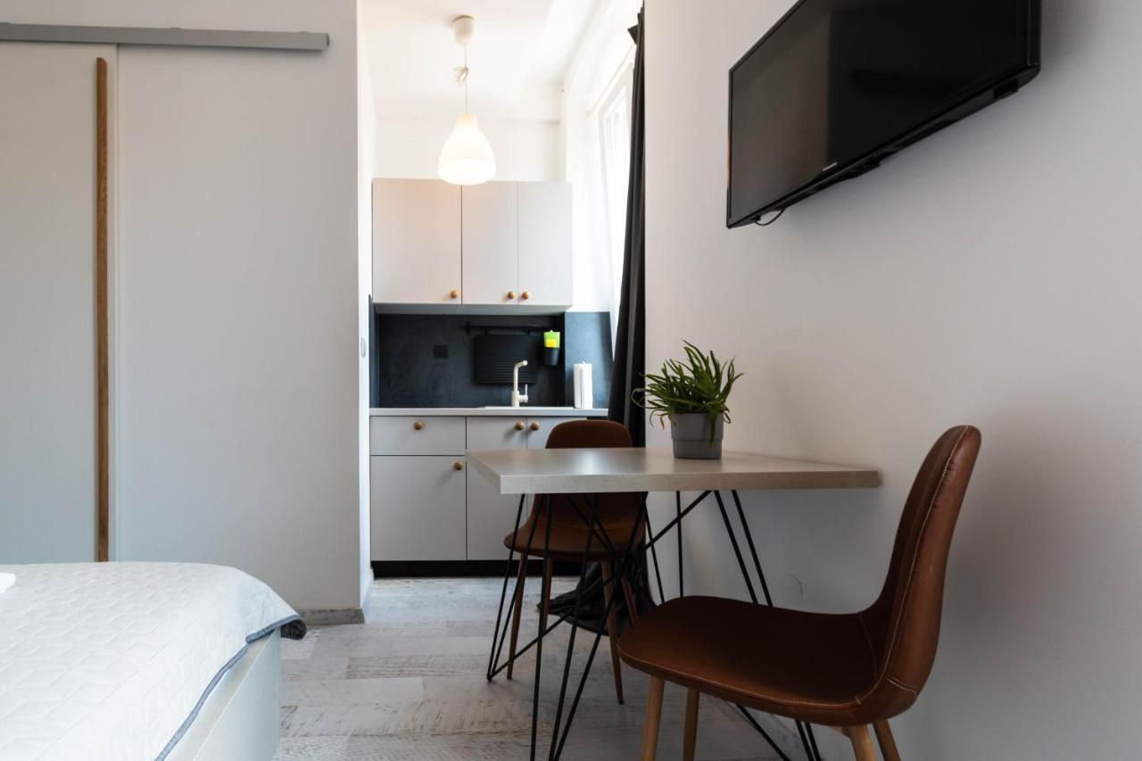 L&B City Center Studios Apartments Пула Екстериор снимка