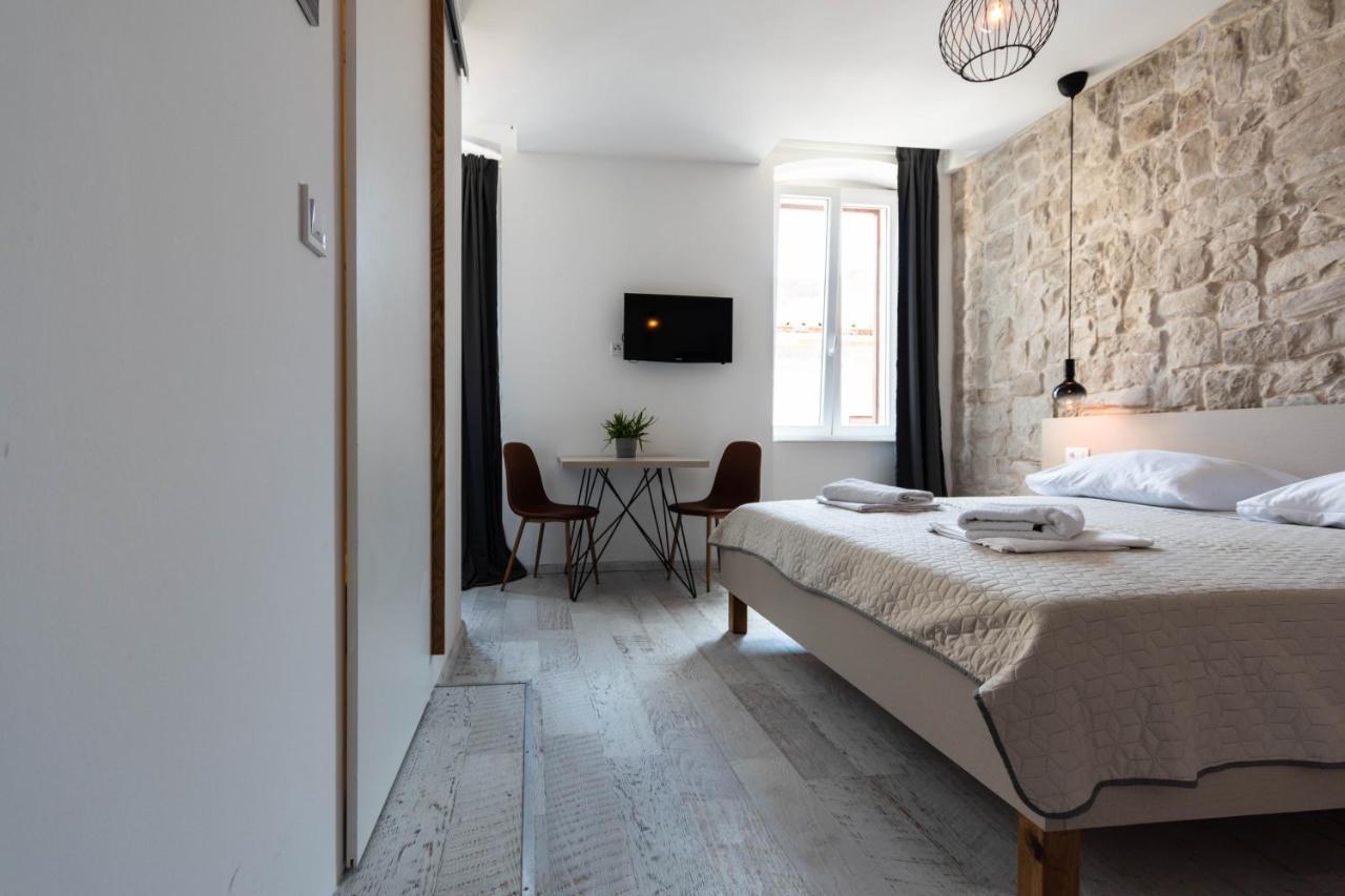 L&B City Center Studios Apartments Пула Екстериор снимка