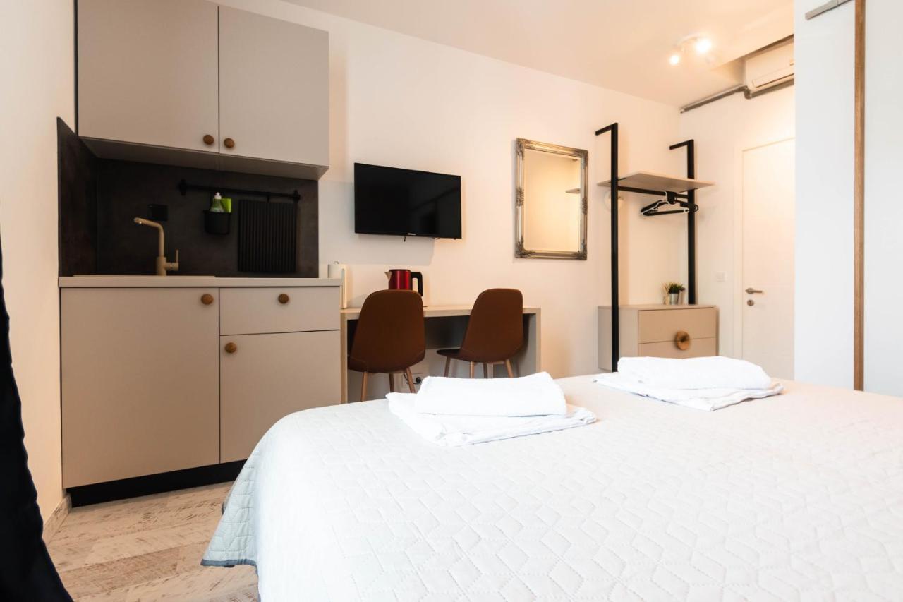 L&B City Center Studios Apartments Пула Екстериор снимка
