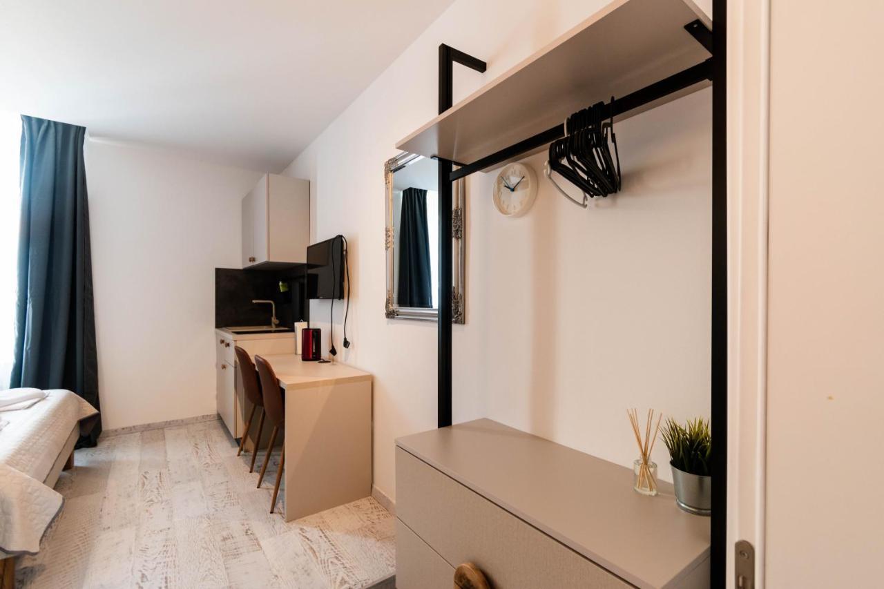 L&B City Center Studios Apartments Пула Екстериор снимка