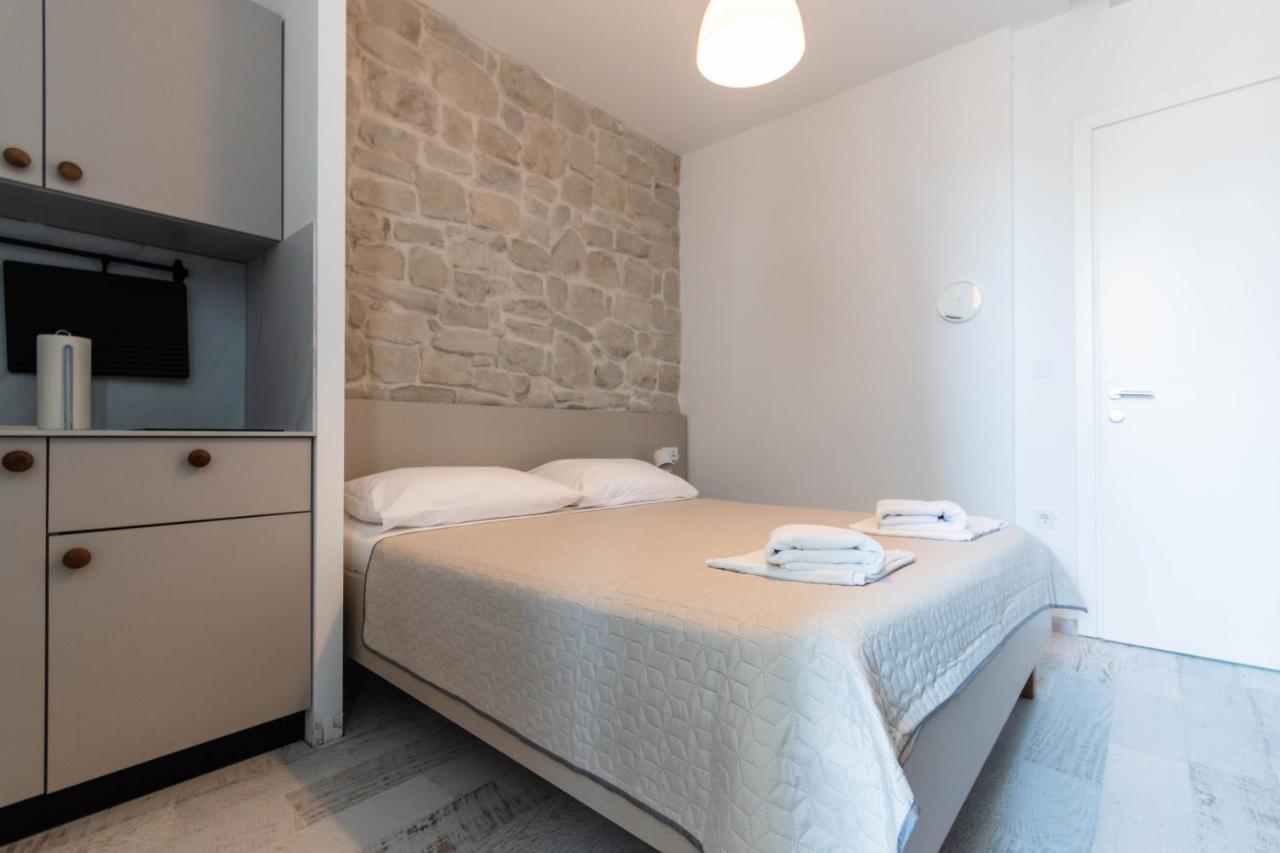 L&B City Center Studios Apartments Пула Екстериор снимка
