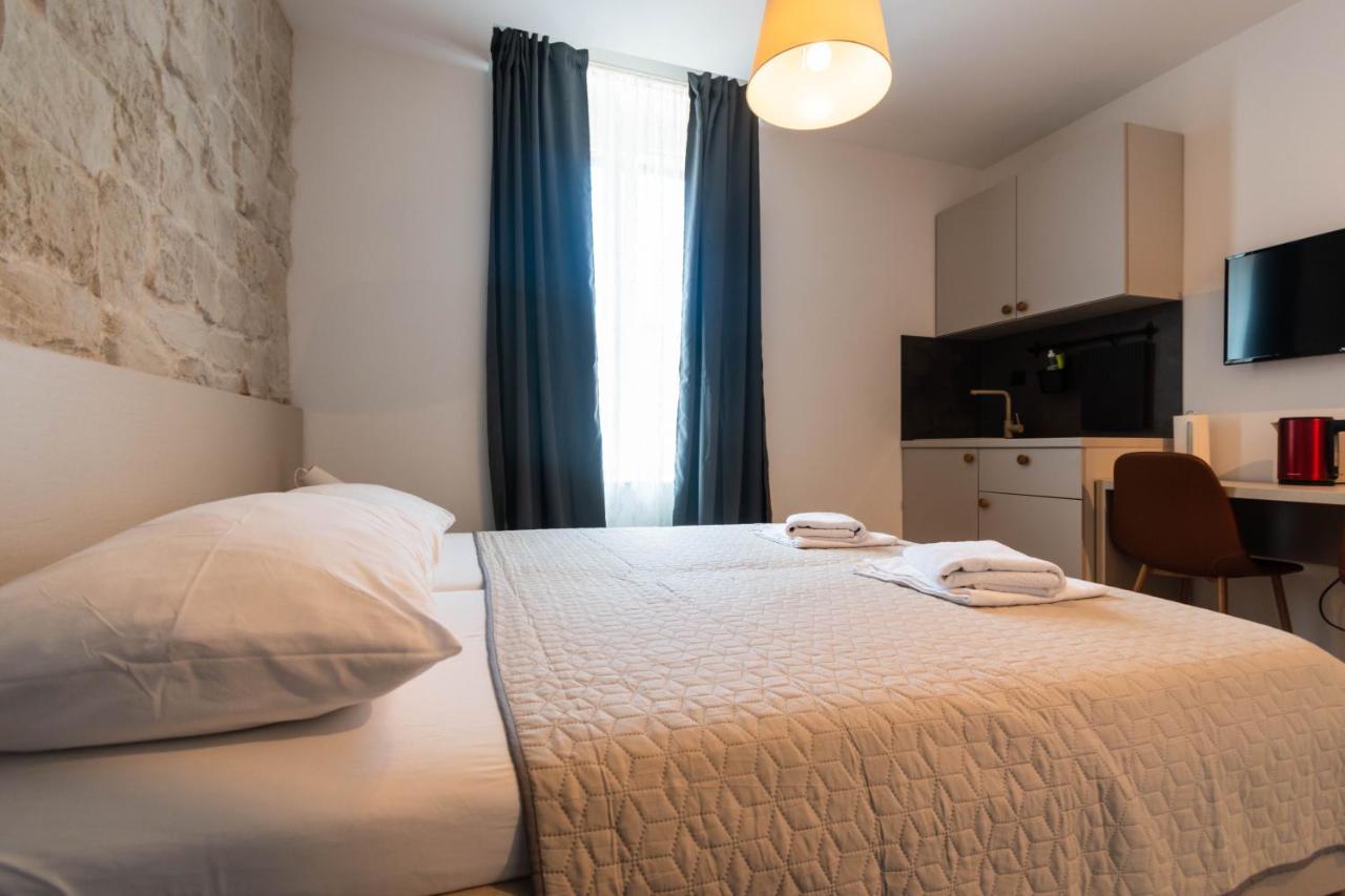 L&B City Center Studios Apartments Пула Екстериор снимка