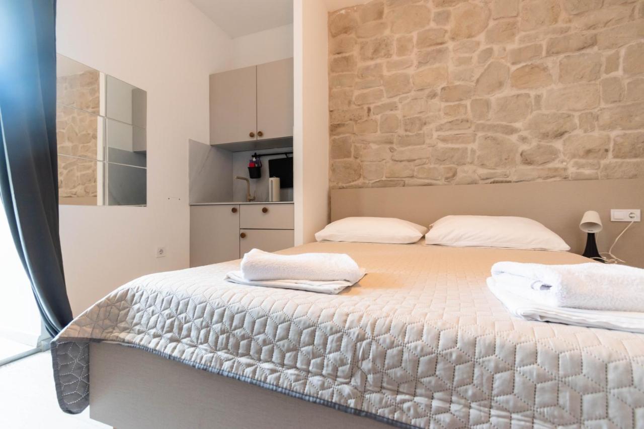 L&B City Center Studios Apartments Пула Екстериор снимка