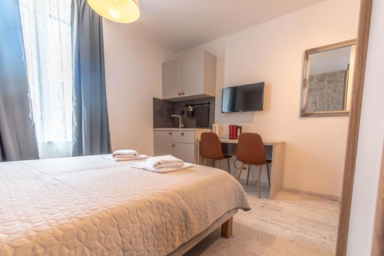 L&B City Center Studios Apartments Пула Екстериор снимка
