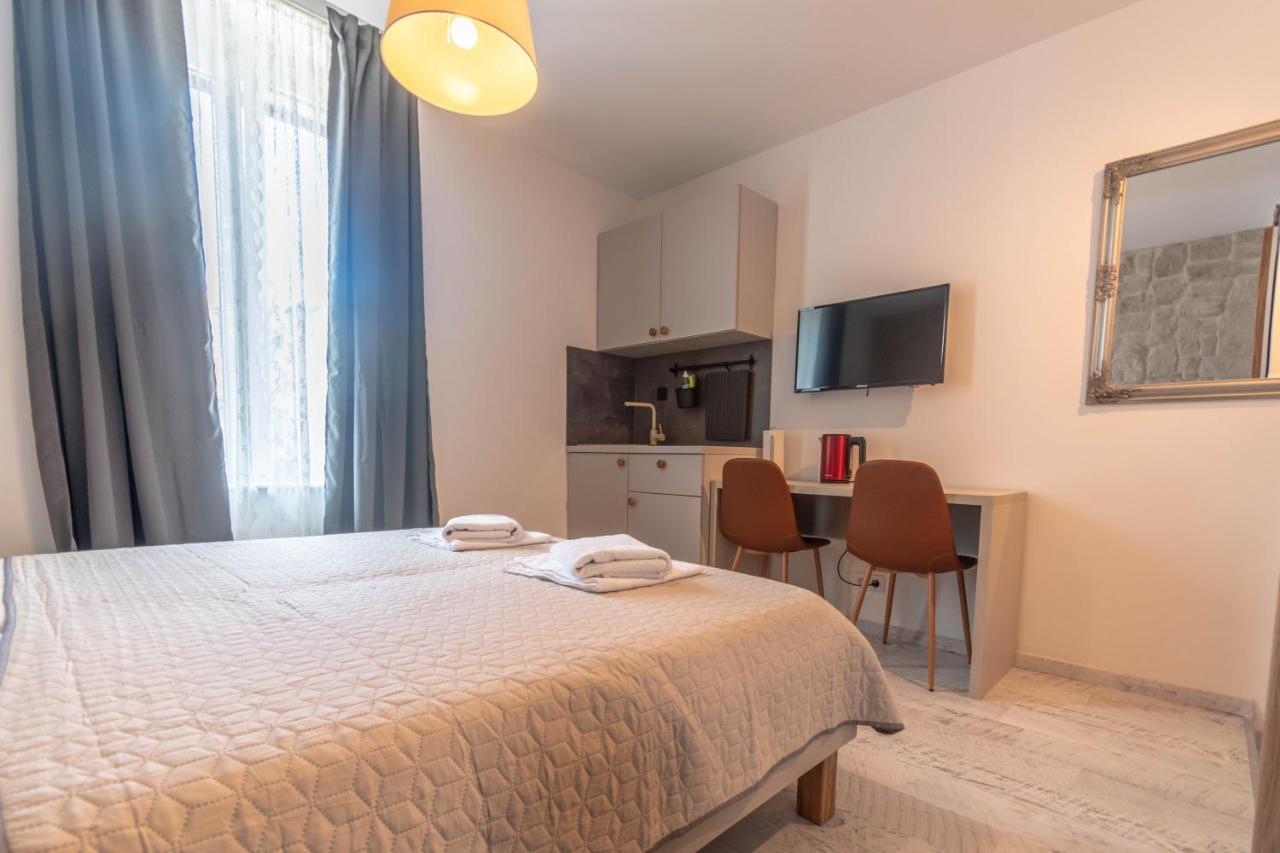 L&B City Center Studios Apartments Пула Екстериор снимка