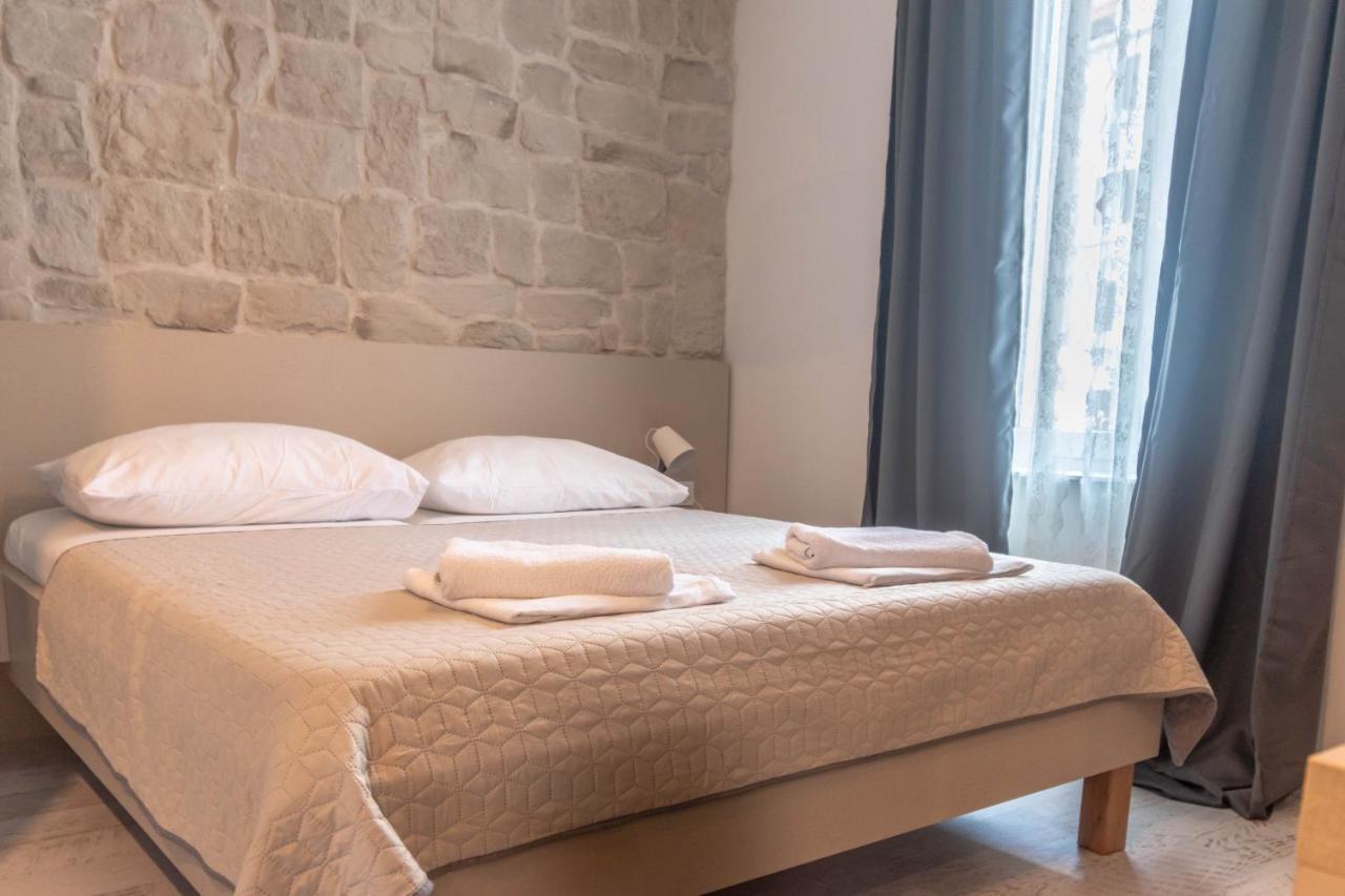L&B City Center Studios Apartments Пула Екстериор снимка